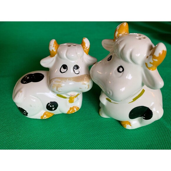 Vintage Salt n Pepper Shakers: Dairy Cows - - Picture 2 of 4